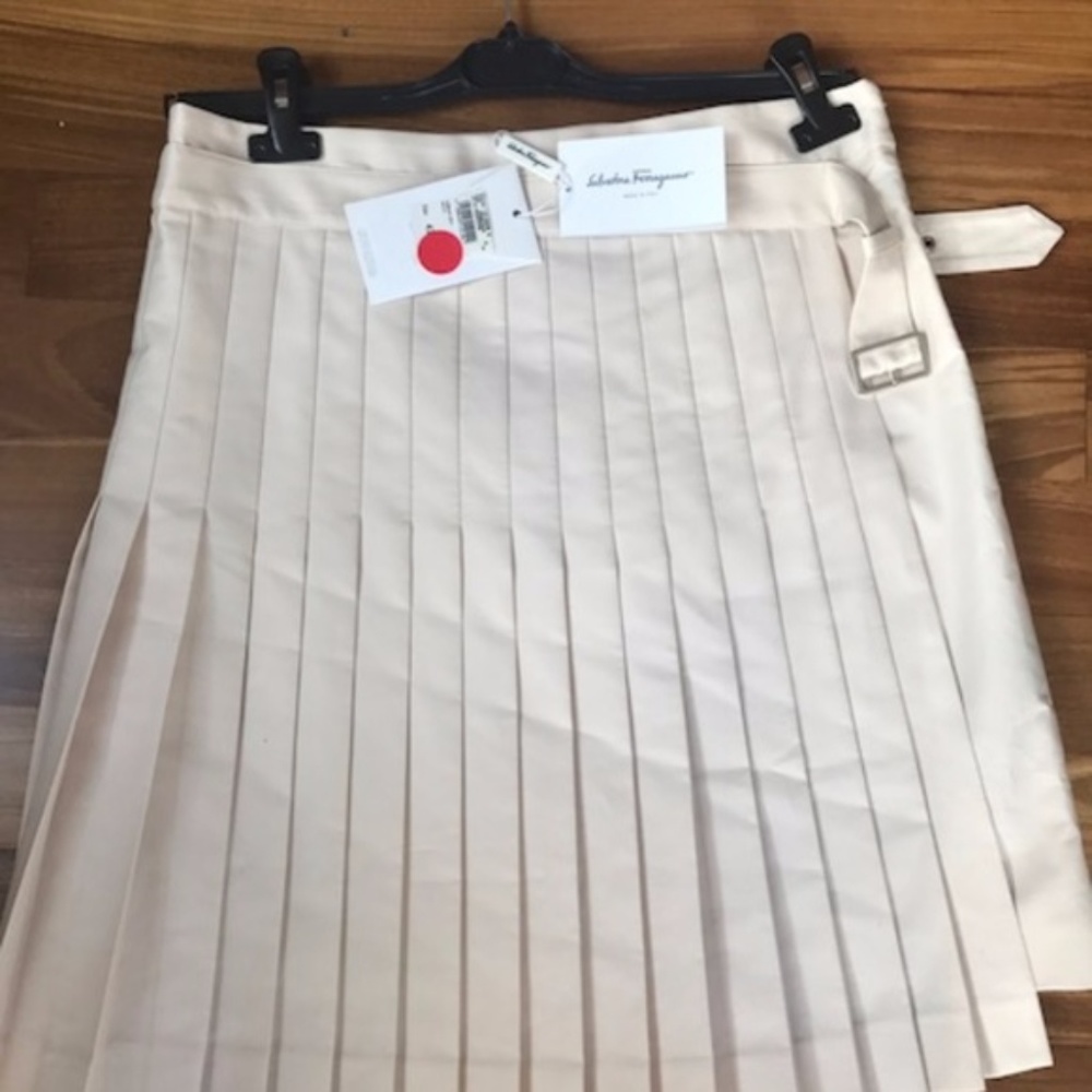 SALVATORE FERRAGAMO PLEATED A-LINE SKIRT mu628